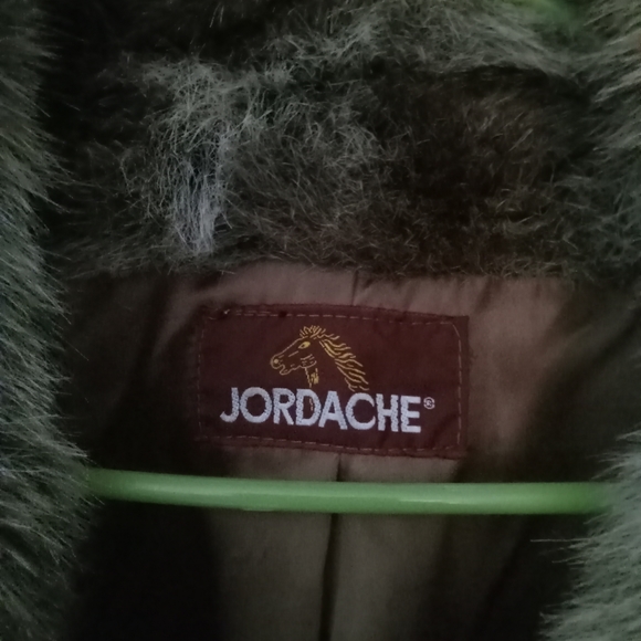 BEAUTIFUL JORDACHE faux fur winter jacket - Picture 8 of 9